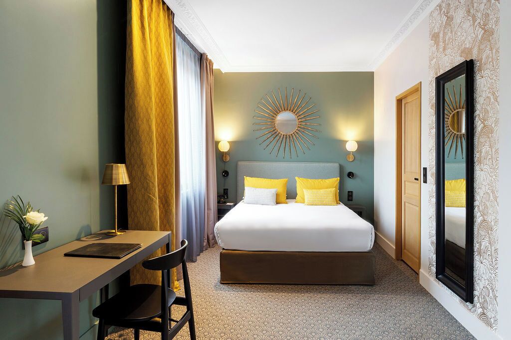Chambre Confort, 1 lit double, non-fumeurs | Coffres-forts dans les chambres, bureau