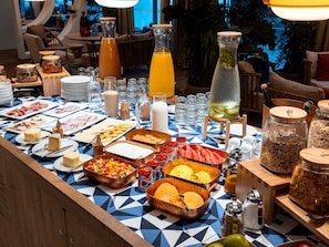 Daily buffet breakfast for a fee - Mercure Quiberon Hotel & Spa (Quiberon)
