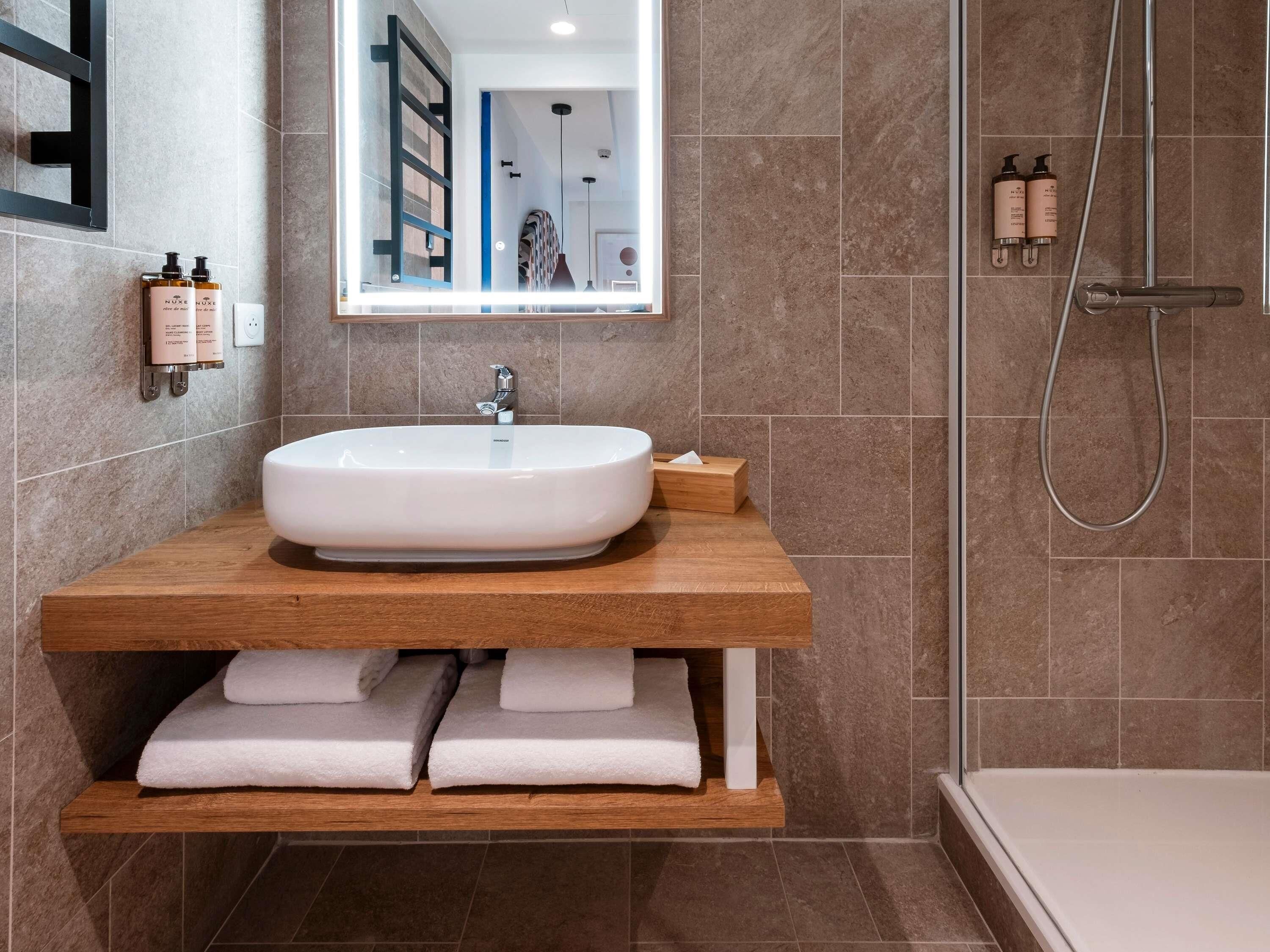 classic room, 1 double bed | premium bedding, pillow-top beds, in-room safe, soundproofing