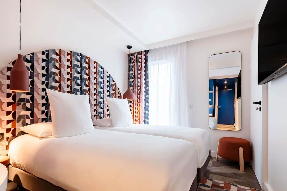 Room, 2 Twin Beds (Privilege) | Premium bedding, pillow-top beds, in-room safe, soundproofing