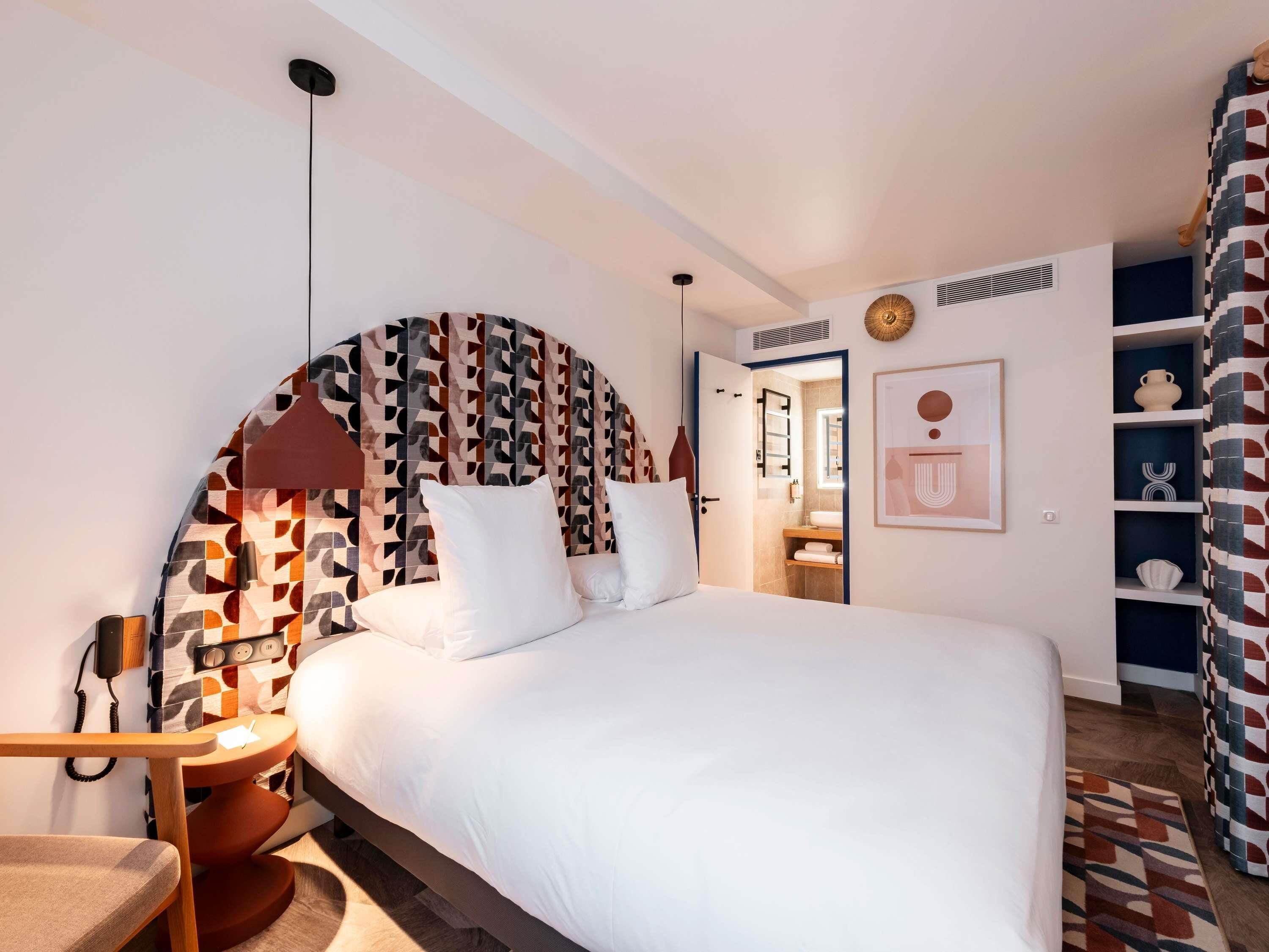 高档床上用品、加厚床垫、客房内保险箱、隔音