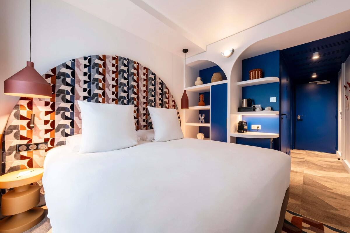 premium bedding, pillow-top beds, in-room safe, soundproofing