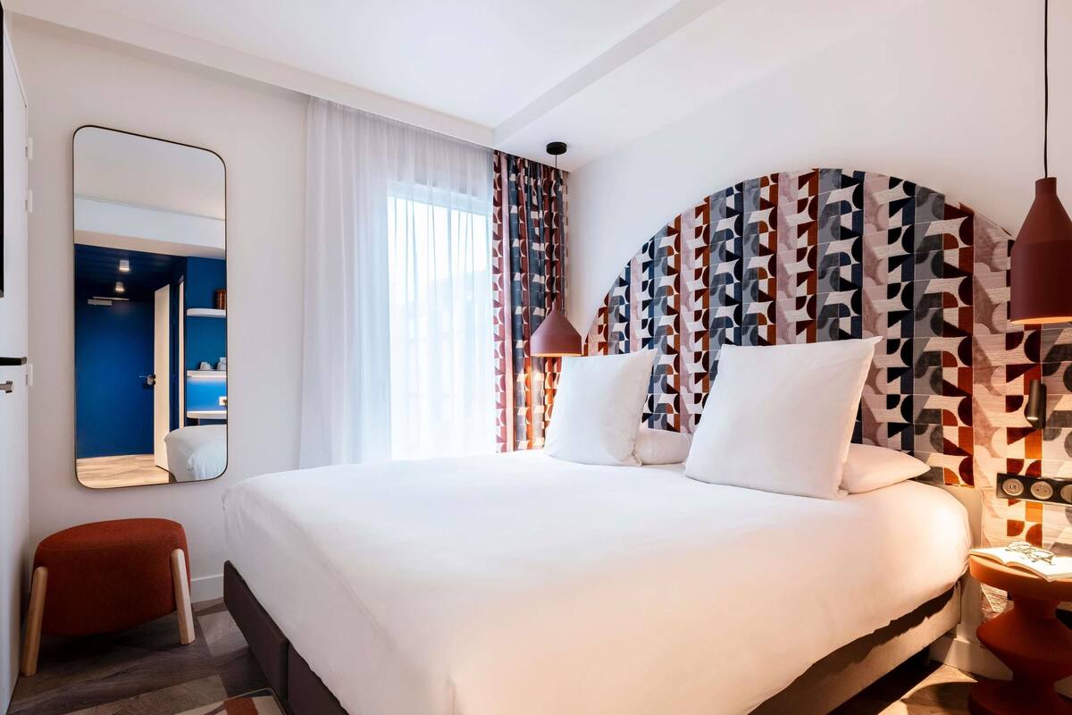 Room, 1 Double Bed (Privilege) | Premium bedding, pillowtop beds, in-room safe, soundproofing