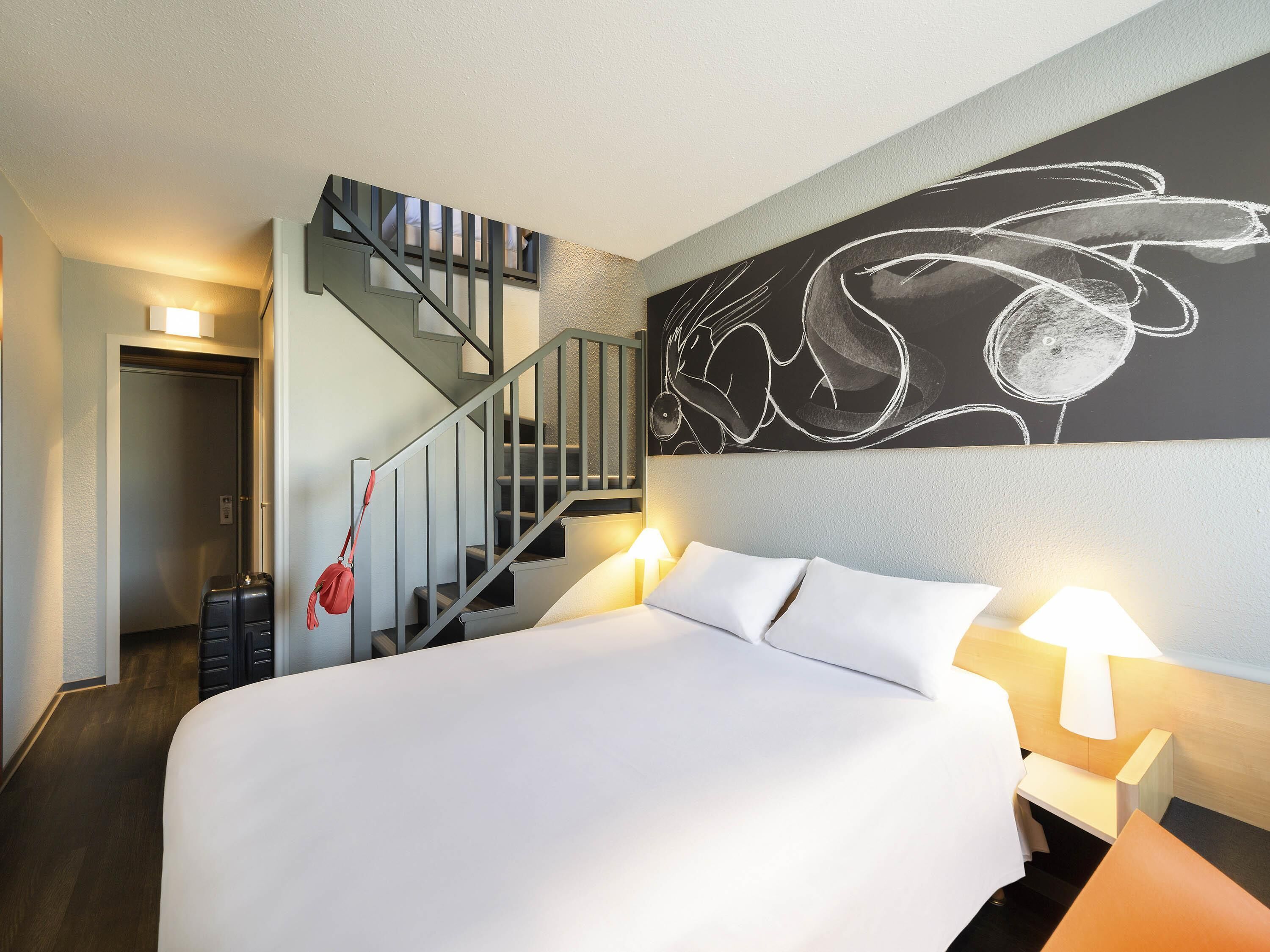 premium bedding, pillow-top beds, in-room safe, soundproofing