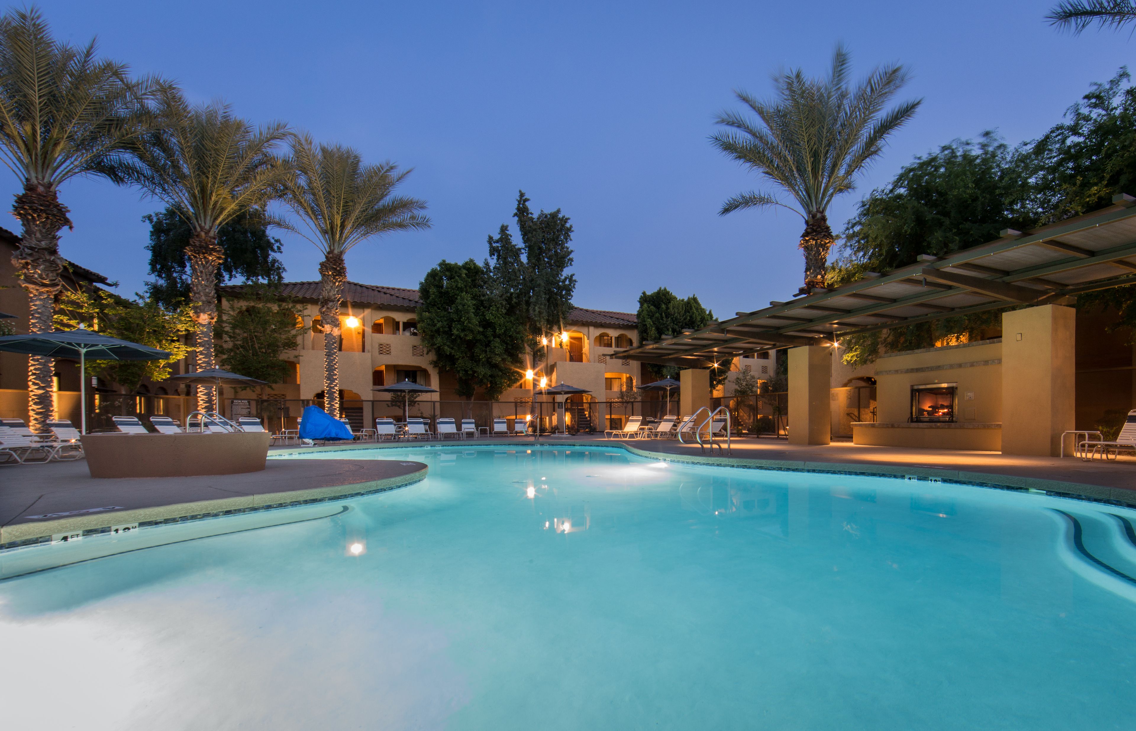 4 outdoor pools, pool umbrellas, pool loungers