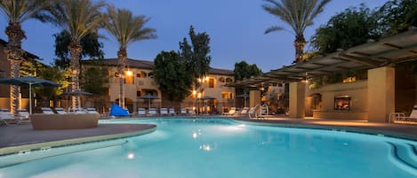 4 outdoor pools, pool umbrellas, sun loungers