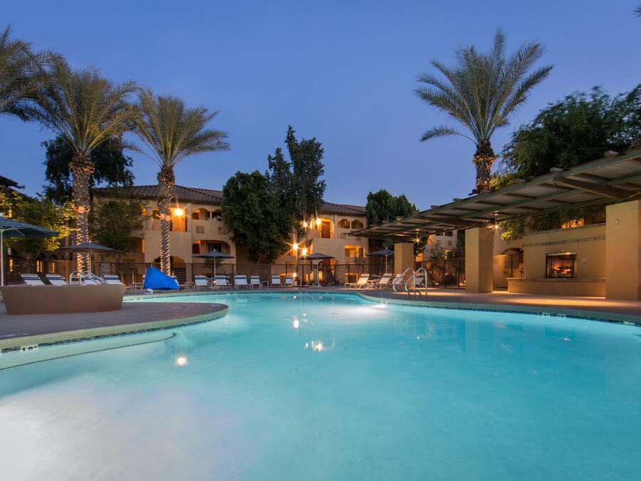 4 piscines extérieures, parasols de plage, chaises longues