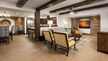 Signature Room, 3 Bedrooms, Non Smoking | 1 bedroom, in-room safe, blackout drapes, iron/ironing board at Holiday Inn Club Vacations Scottsdale Resort by IHG