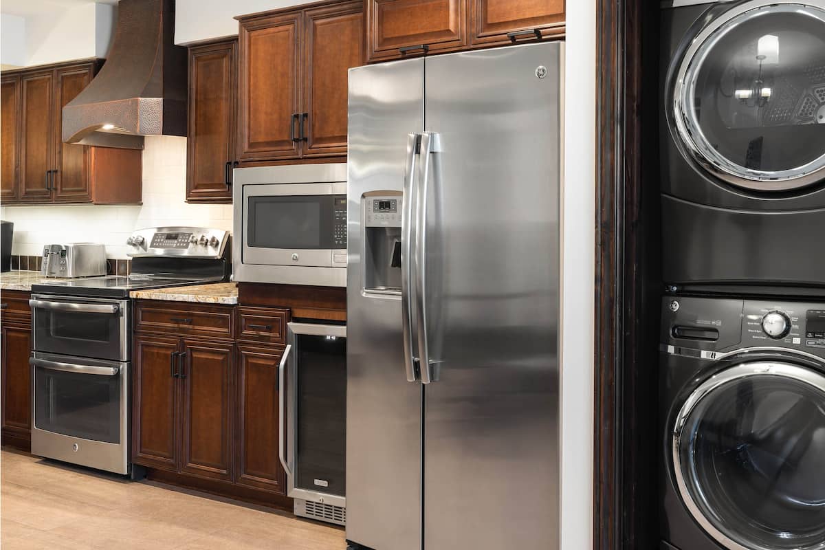 Signature Room, 1 Bedroom, Non Smoking | 1 bedroom, in-room safe, blackout drapes, iron/ironing board