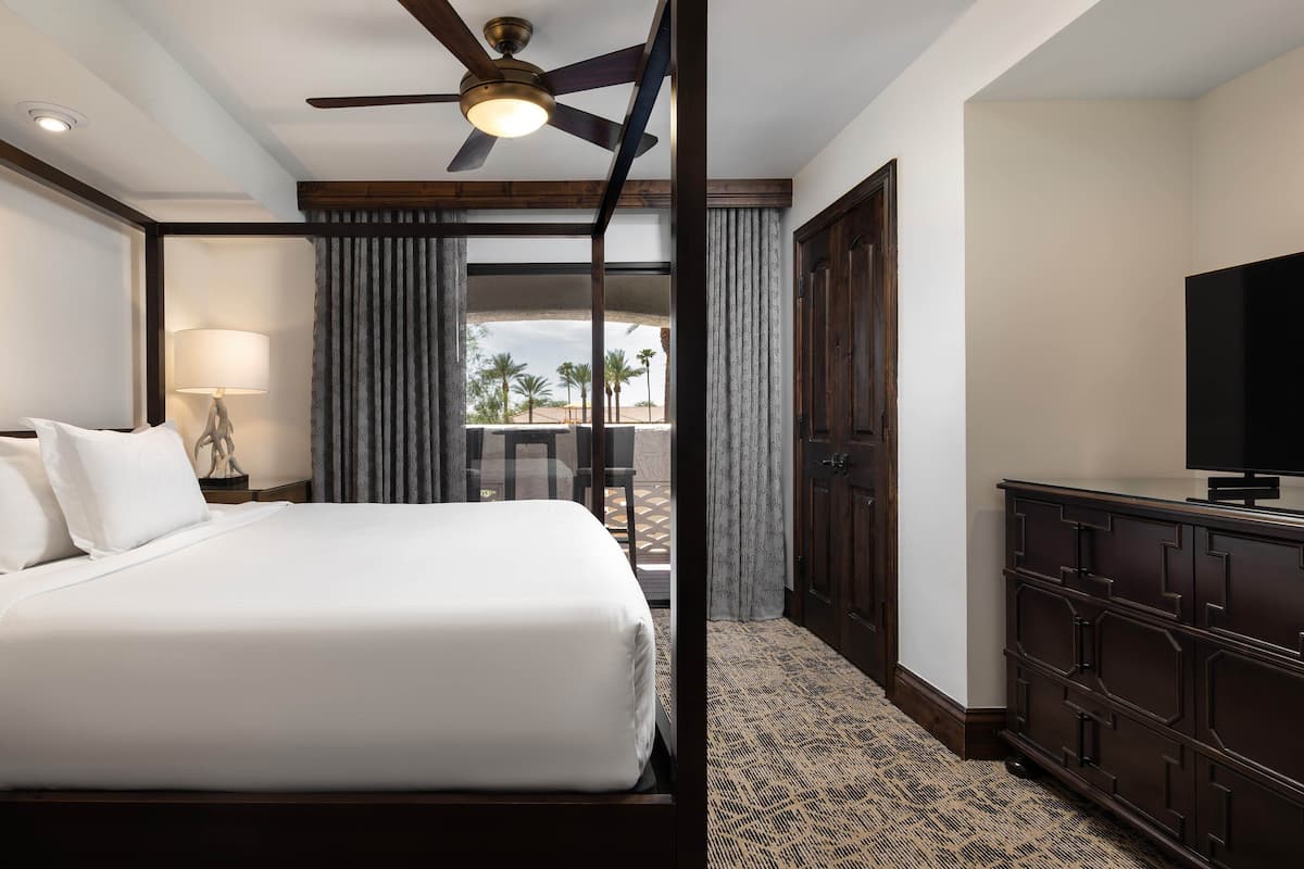 Signature Room, 2 Bedrooms, Non Smoking | 1 bedroom, in-room safe, blackout drapes, iron/ironing board