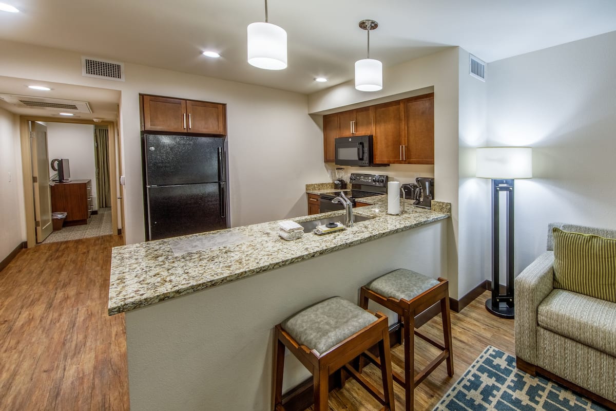 Room, 1 Bedroom | Private kitchen | Full-size fridge, microwave, oven, stovetop