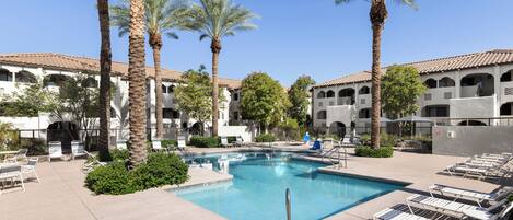 4 outdoor pools, pool umbrellas, sun loungers