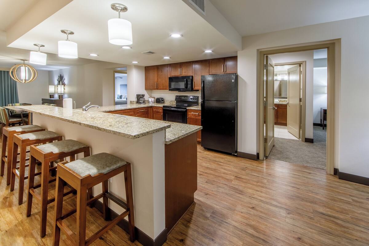 Standard Room, 1 King Bed, Non Smoking | Private kitchen | Coffee/tea maker, full-size fridge, microwave, oven