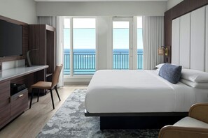 เครื่องนอนระดับพรีเมียม, ตู้นิรภัยในห้องพัก, โต๊ะทำงาน, ผ้าม่านกันแสง