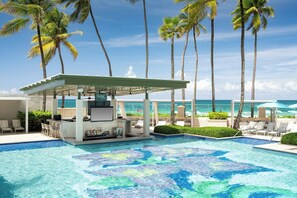 2 piscinas al aire libre, sombrillas