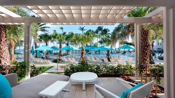 Premium bedding, in-room safe, desk, blackout drapes