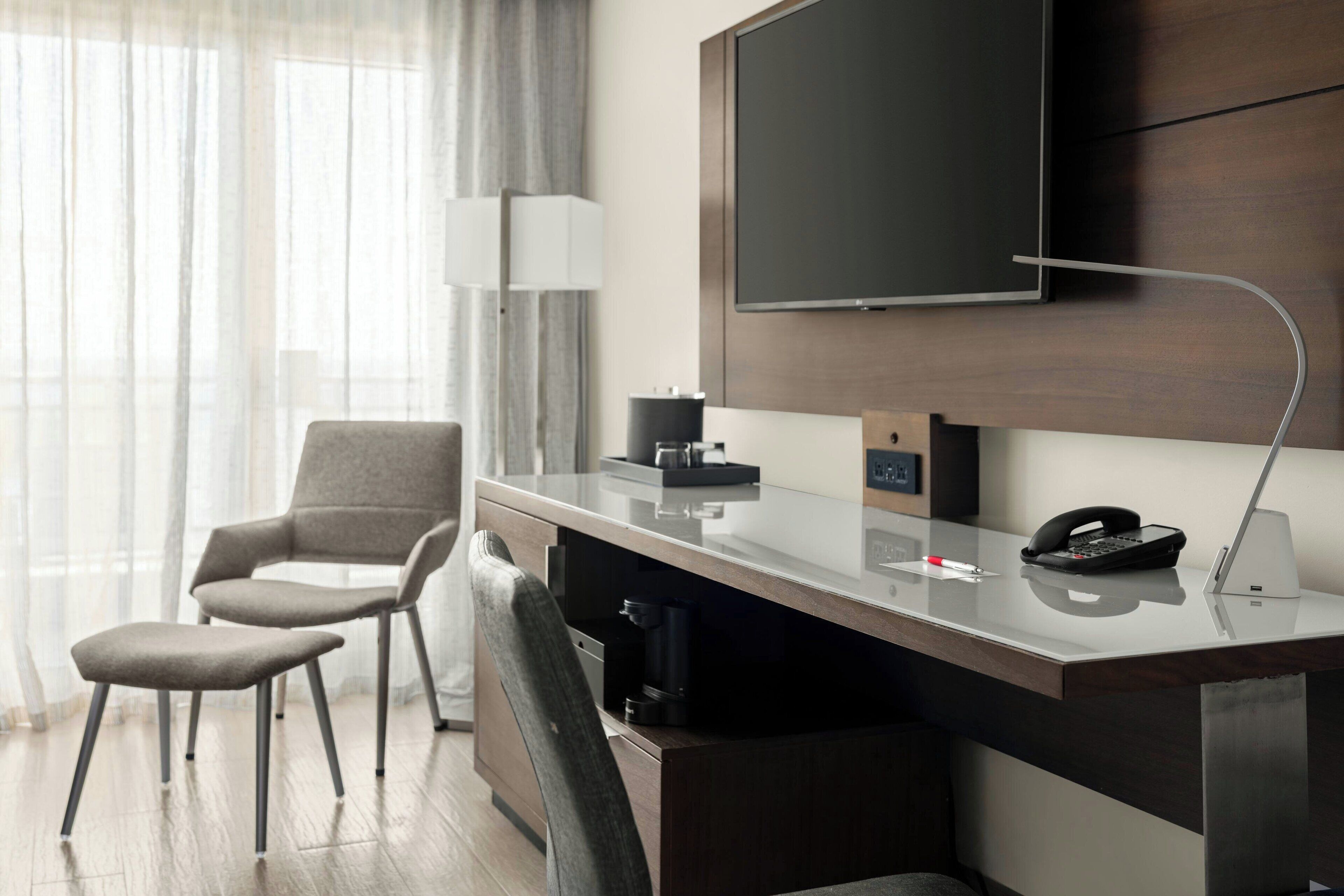 Premium bedding, in-room safe, desk, blackout drapes