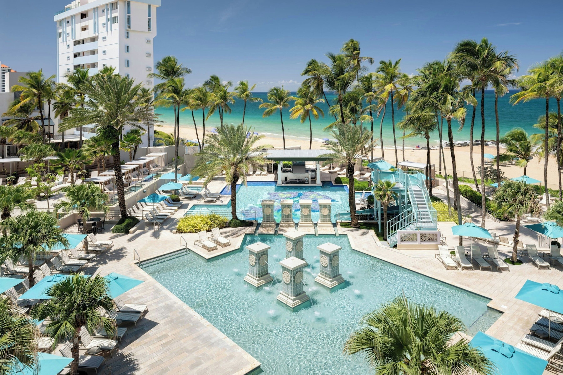 2 outdoor pools, pool umbrellas