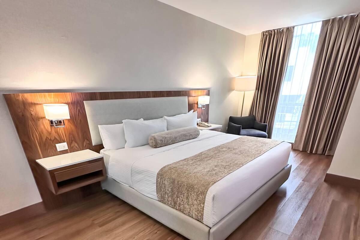 Standard (Luxor King) | Premium bedding, in-room safe, desk, laptop workspace