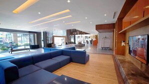 Lobby sitting area - Antaris Cintermex (Monterrey)