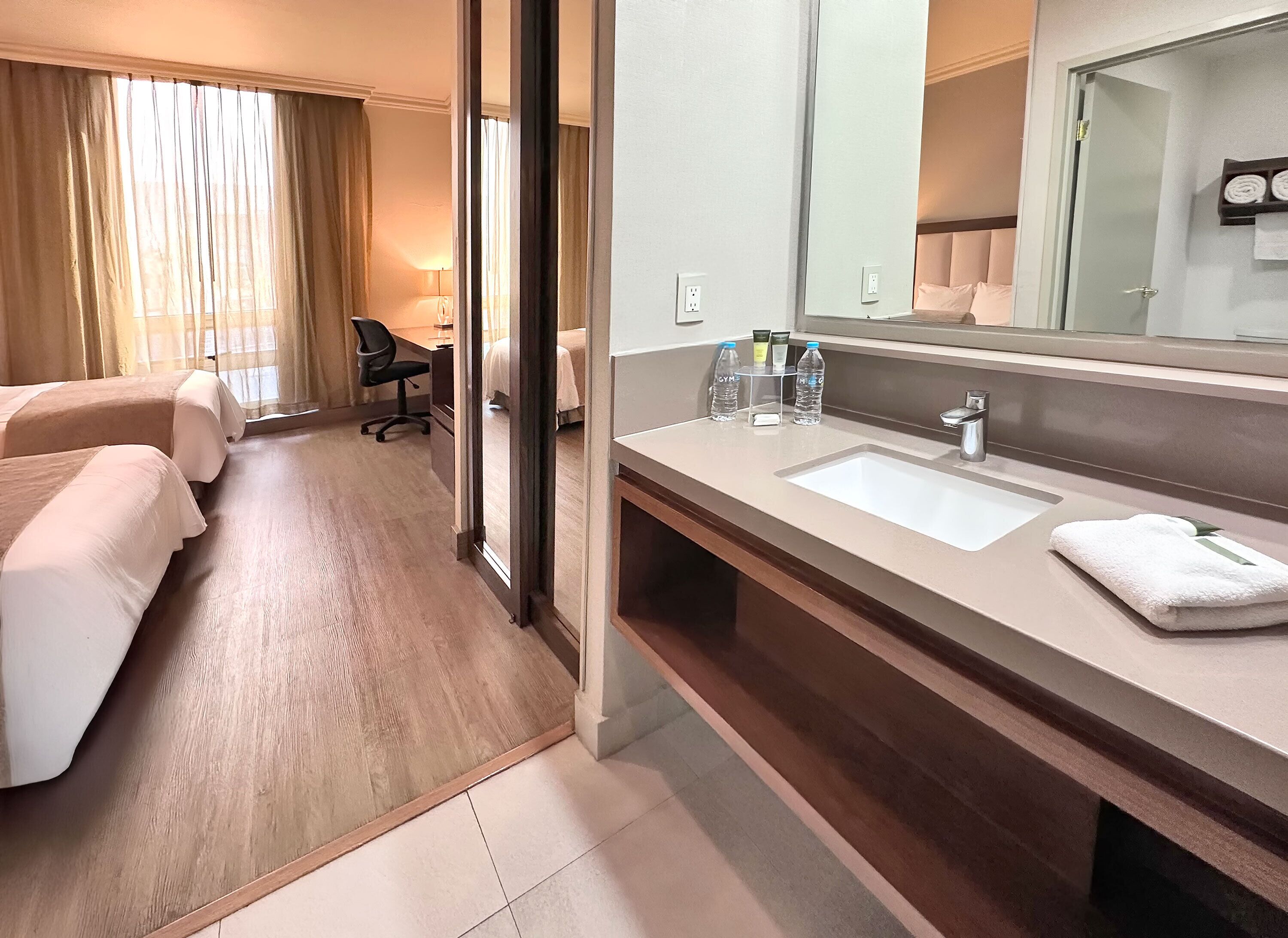 Superior Suite | Premium bedding, in-room safe, desk, laptop workspace