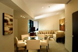 Suite (Presidential Suite) | Zimmersafe, Schreibtisch, Verdunkelungsvorhänge, schallisolierte Zimmer