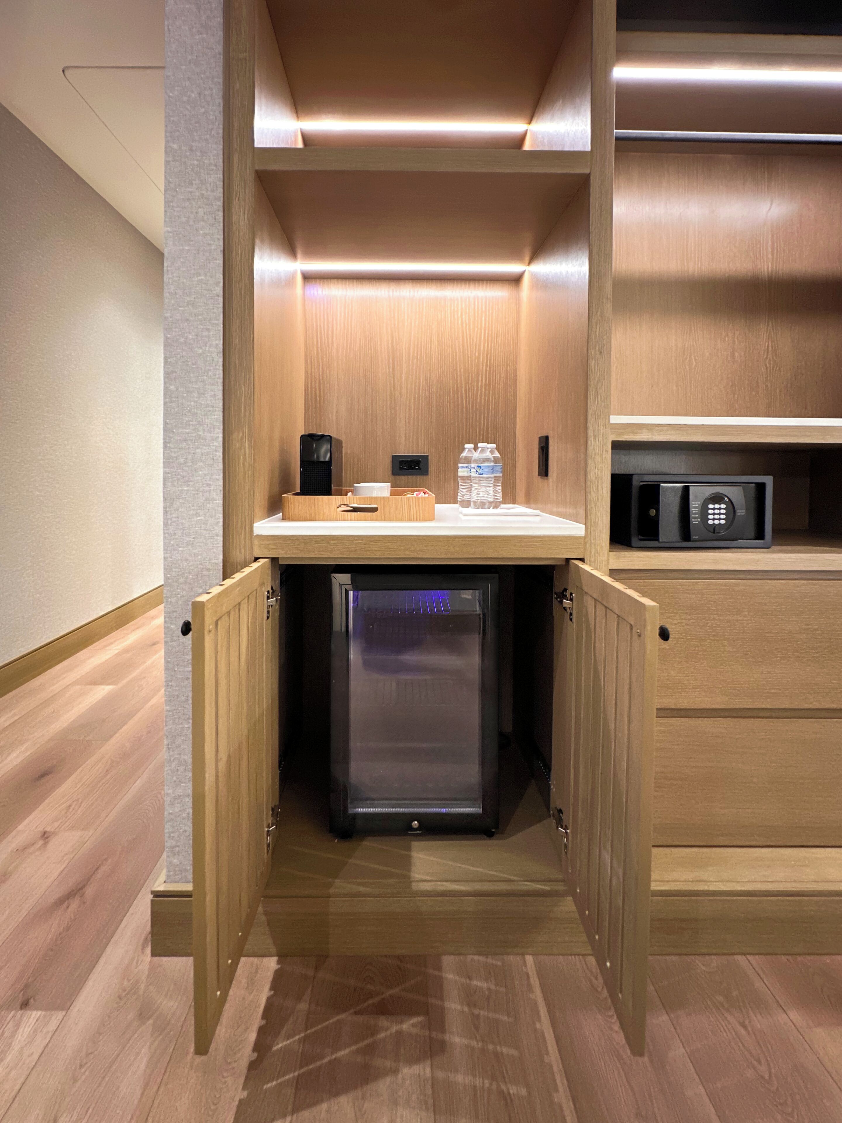 Suite Premium, vista a la ciudad | Ropa de cama de alta calidad y caja de seguridad en la habitación 