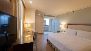 Standard (Luxor King) | Cofres nos quartos, escrivaninha, cortinas blackout