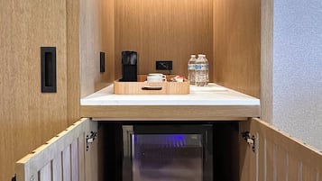 Premium Suite, City View | Premium bedding, in-room safe, desk, laptop workspace
