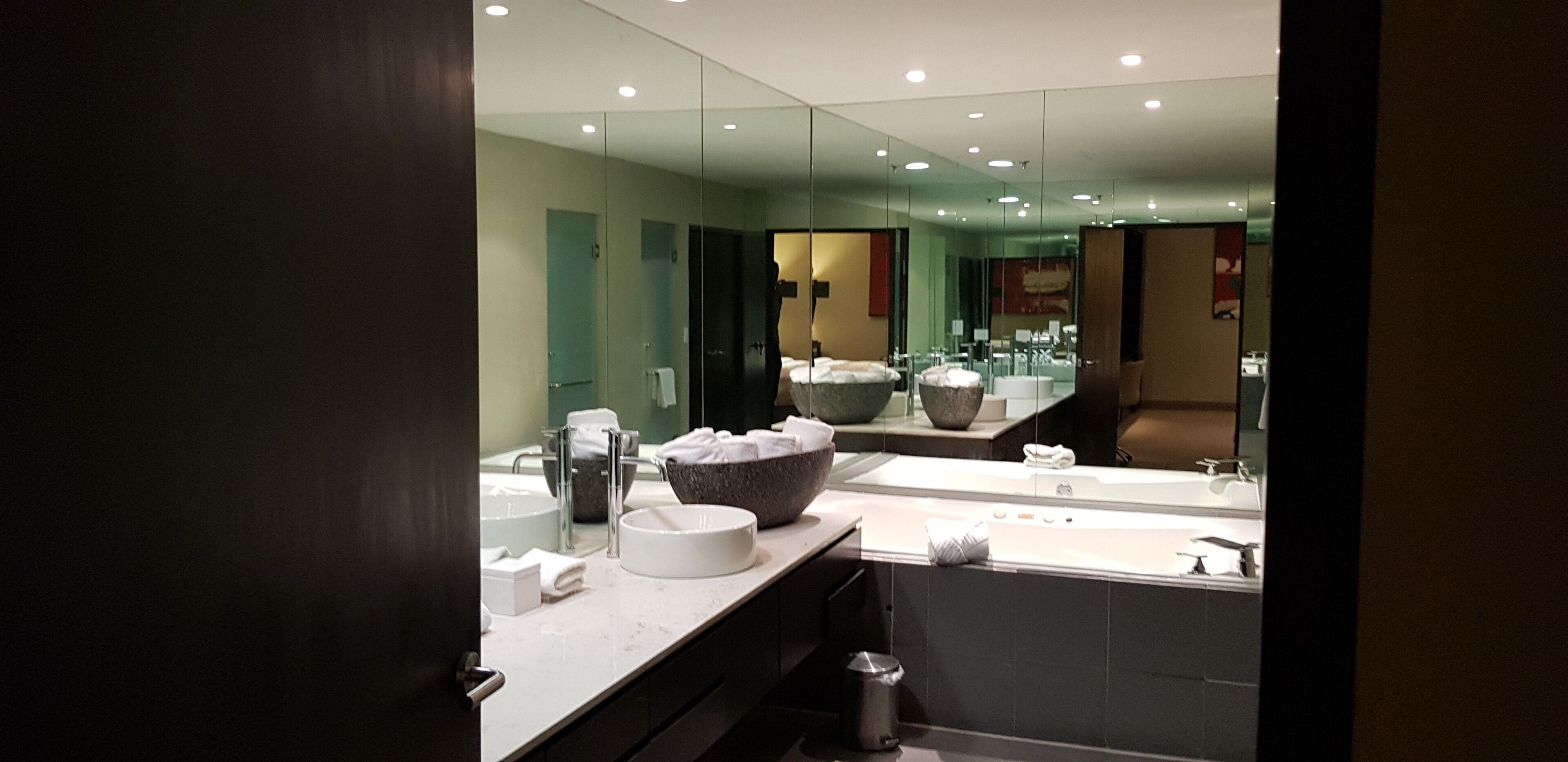 suite (presidential suite) | bathroom | shower, free toiletries, towels
