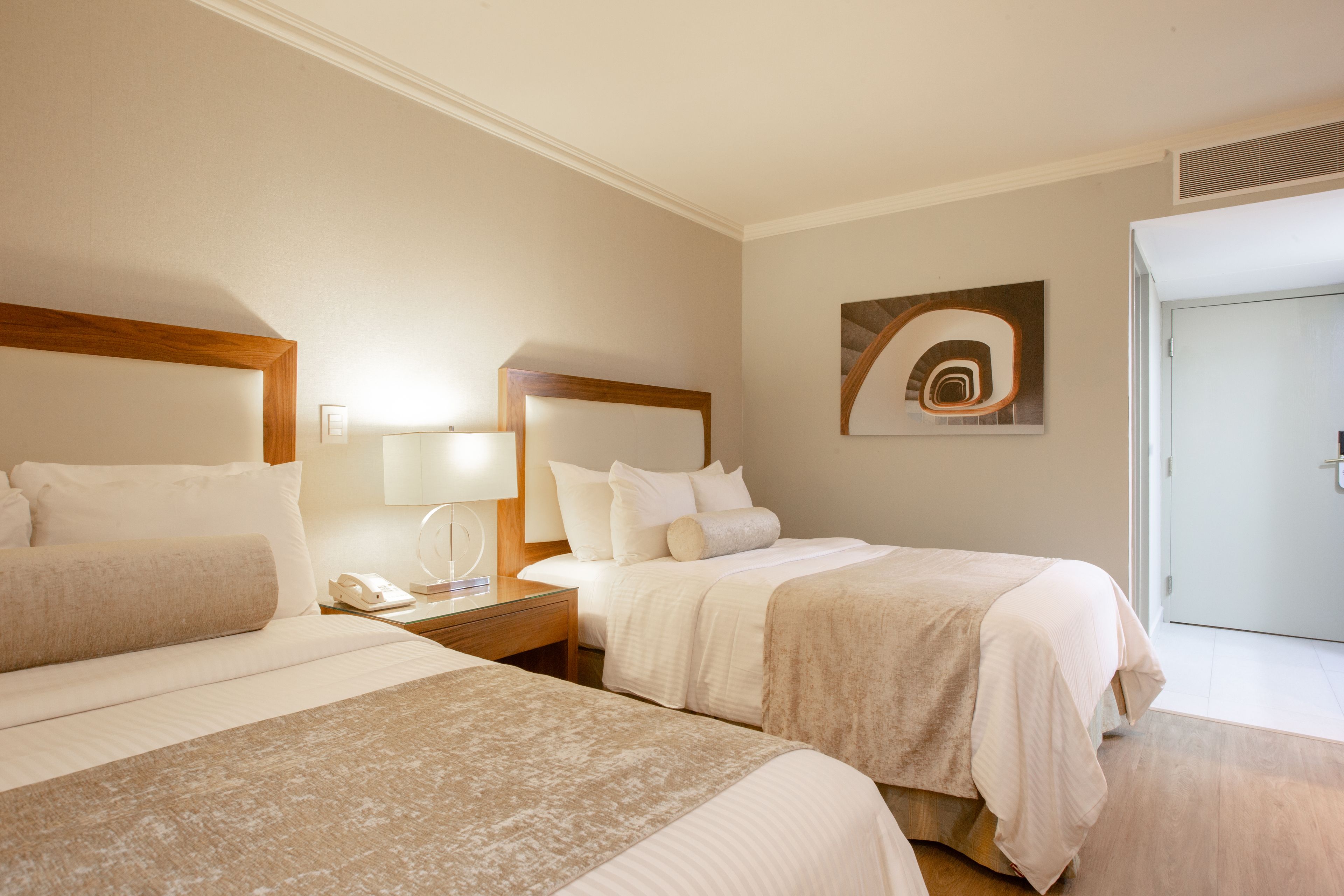 standard room (luxor doble) | 1 bedroom, in-room safe, desk, blackout curtains