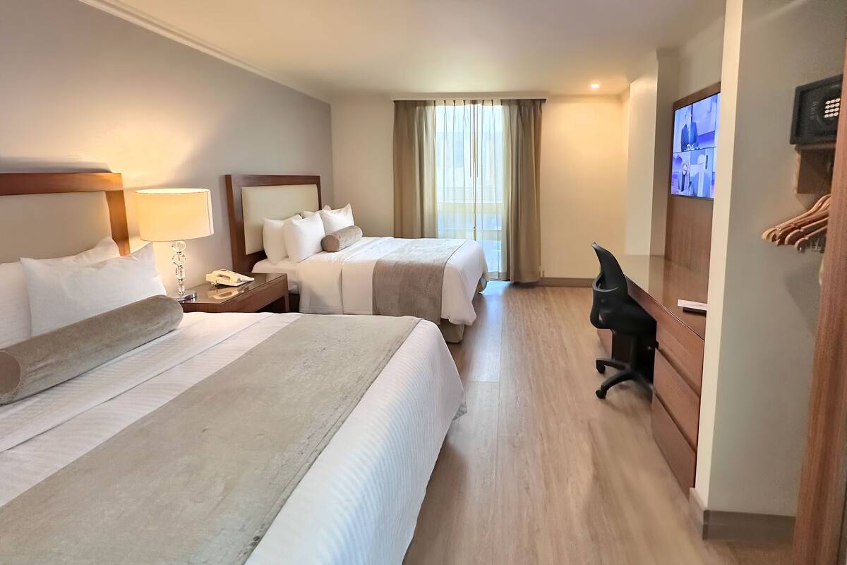 Double Room (Luxor Doble) | Premium bedding, in-room safe, desk, laptop workspace