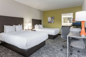 加厚床垫、办公桌、熨斗/熨衣板、免费婴儿床