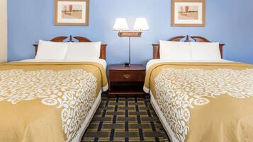 Escritorio, tabla de planchar con plancha, wifi gratis y ropa de cama