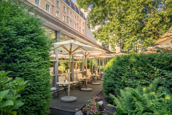 2 restaurants, breakfast, lunch, dinner served; local cuisine 