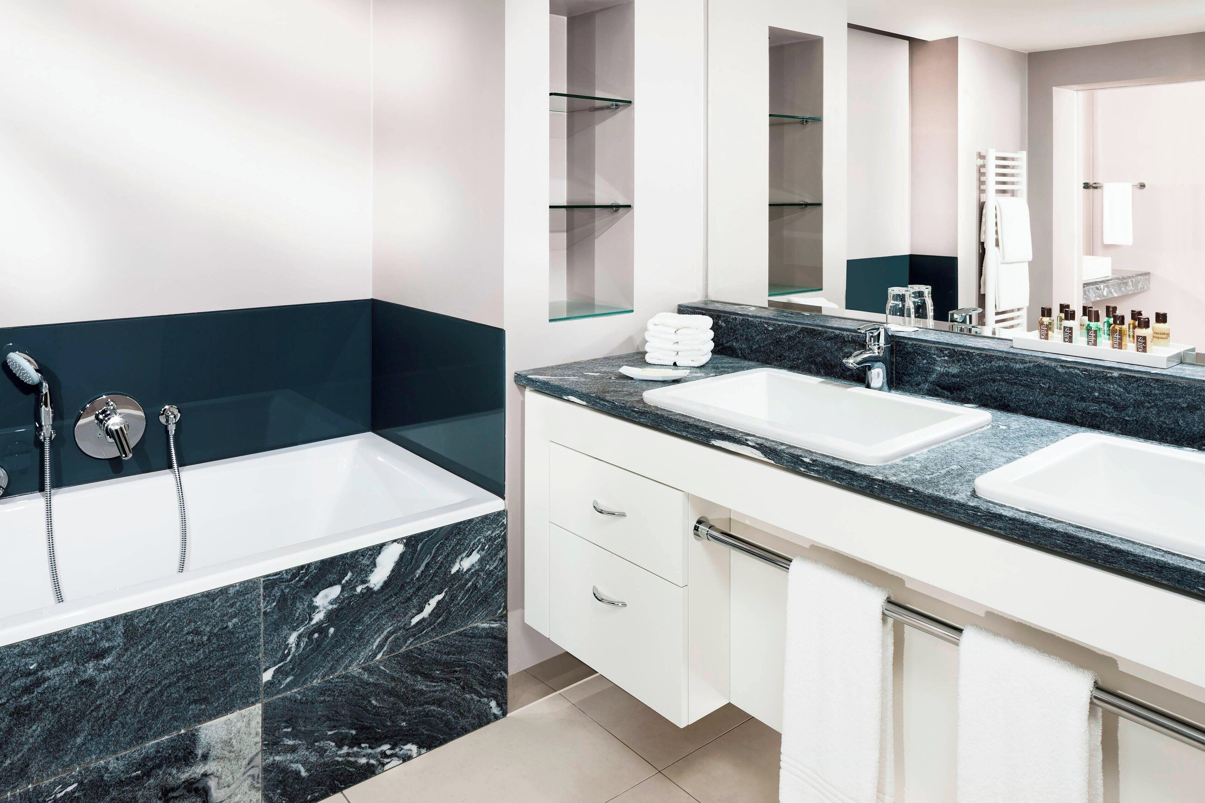Grand Suite, 1 Bedroom | Bathroom | Free toiletries, hair dryer, bathrobes, slippers