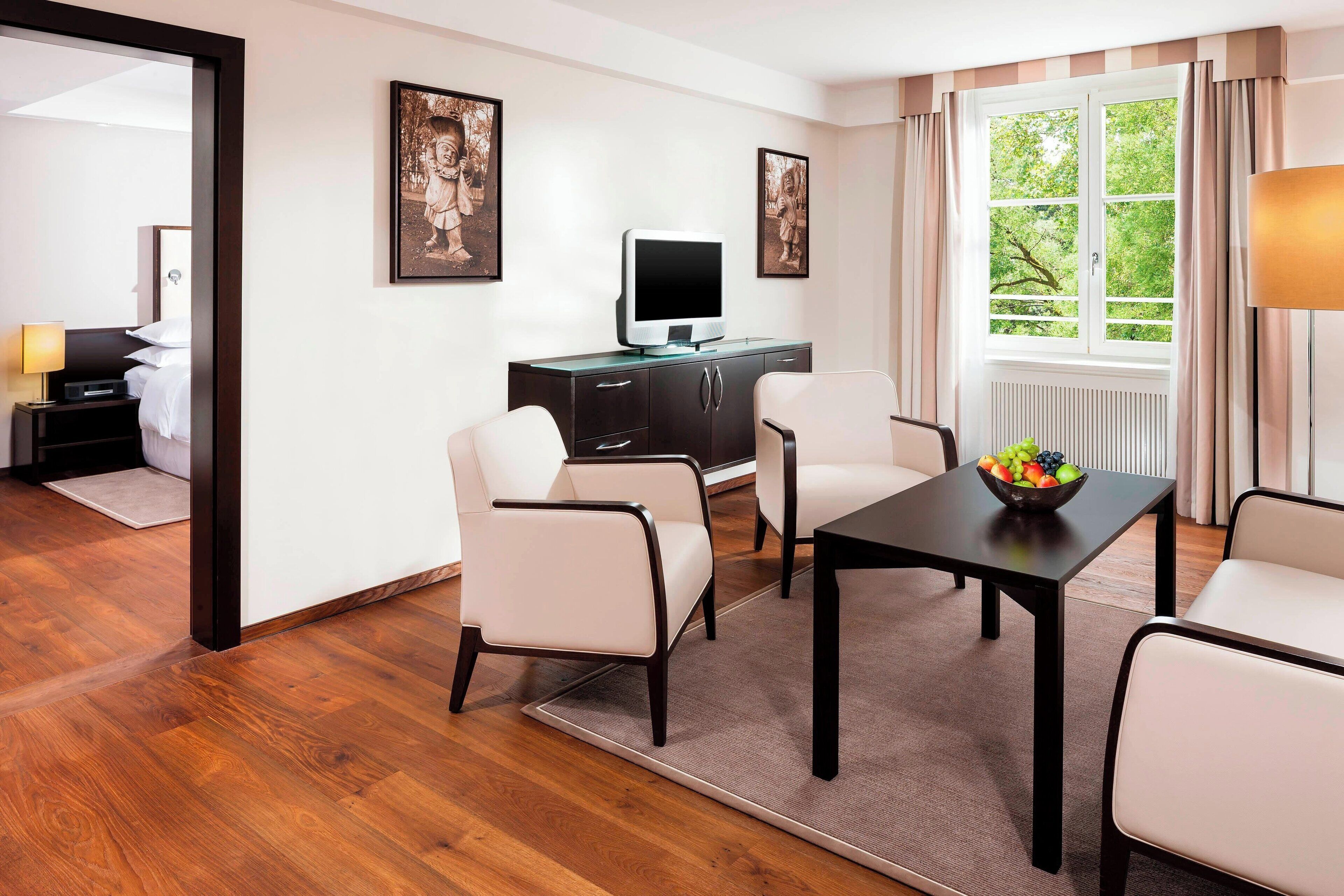 Grand-Suite, 1 Schlafzimmer | Hochwertige Bettwaren, Minibar, Zimmersafe, Schreibtisch