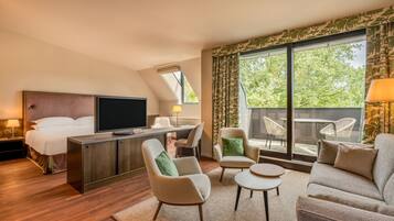 Suite, 1 Bedroom, Park View | 1 bedroom, premium bedding, minibar, in-room safe