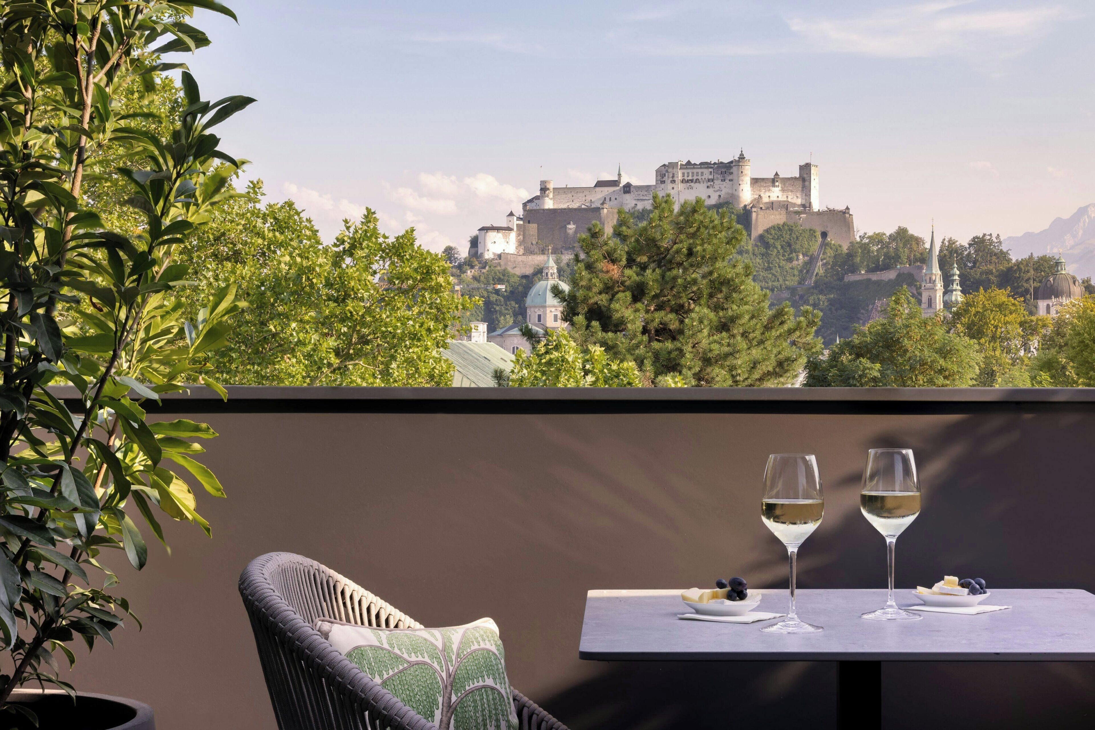 Suite, 1 Bedroom | Premium bedding, minibar, in-room safe, desk