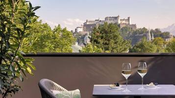 Suite, 1 Bedroom | Premium bedding, minibar, in-room safe, desk