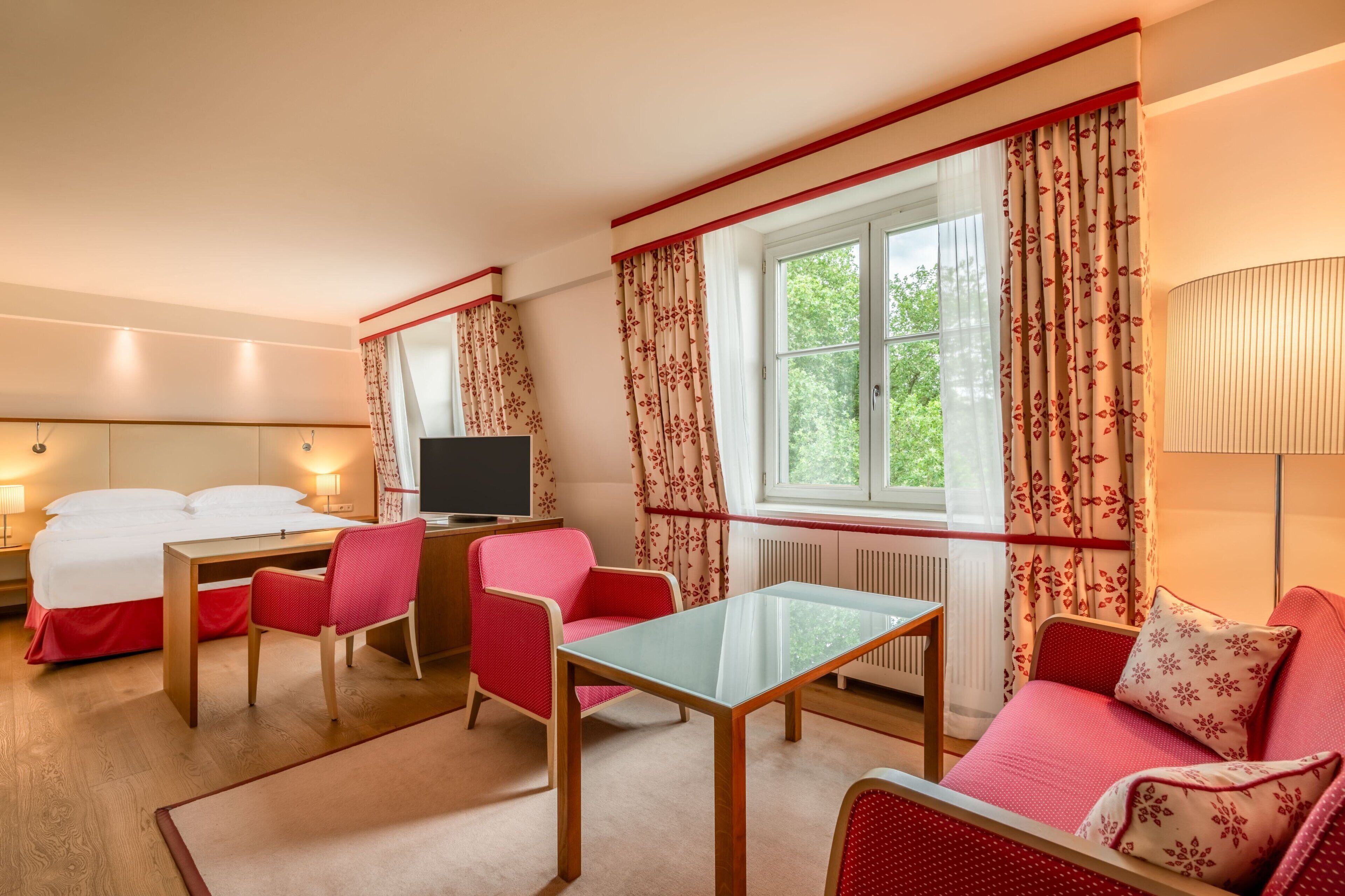 Junior-Zimmer, 1 King-Bett | Hochwertige Bettwaren, Minibar, Zimmersafe, Schreibtisch