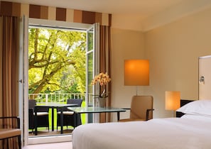 Chambre, 1 très grand lit, terrasse, vue sur le parc | 1 chambre, literie de qualité, minibar