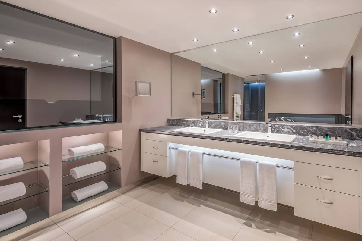 presidential suite, 1 bedroom | bathroom | free toiletries, hair dryer, bathrobes, slippers