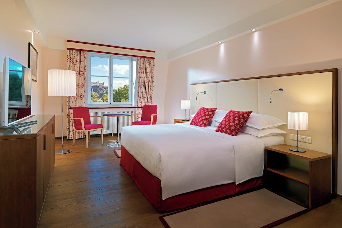Habitación Deluxe, 1 cama King size, vista al parque | Ropa de cama de alta calidad y minibar