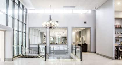 DoubleTree by Hilton Hotel Charlottesville