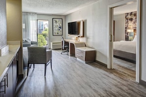 32-inch LCD TV with cable channels, TV - Courtyard By Marriott Vanderbilt-West End (Nashville)
