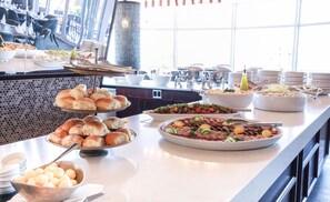 Breakfast, lunch and dinner served - The Blue Waters Hotel (Durban)