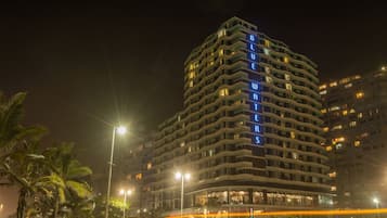 Depan hartanah - siang/malam