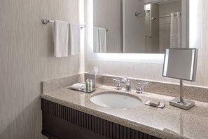 King, Suite, Accessible, Bathtub | 1 bedroom, premium bedding, pillowtop beds, in-room safe - DoubleTree Suites by Hilton Minneapolis Downtown (Minneapolis)