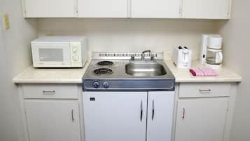 Geladeira, micro-ondas, cooktop, lava-louças